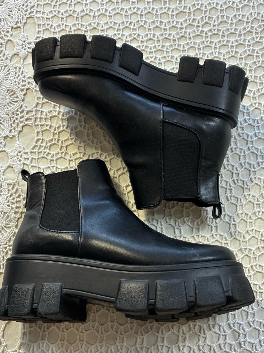 Forever 21 Women’s 5.5 Black Lug Sole Boots